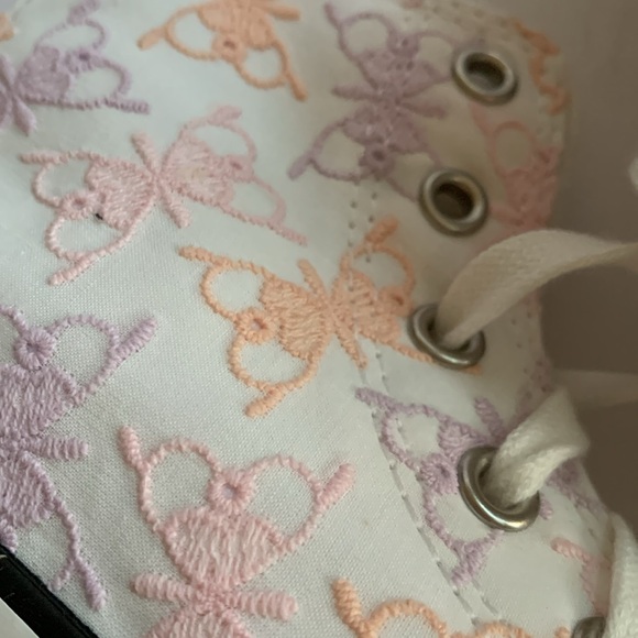 NWOB CTConverse All Star high top embroidered butterfly, US size 2 youth - Picture 2 of 6